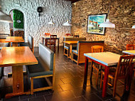 Toca Restaurante & Tapas inside