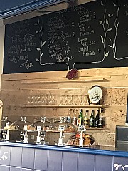 Das Flores Cafe & Wine